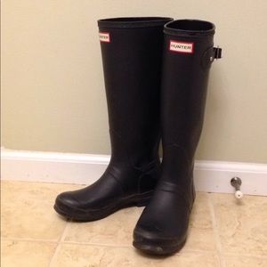 Black matte Hunter boots